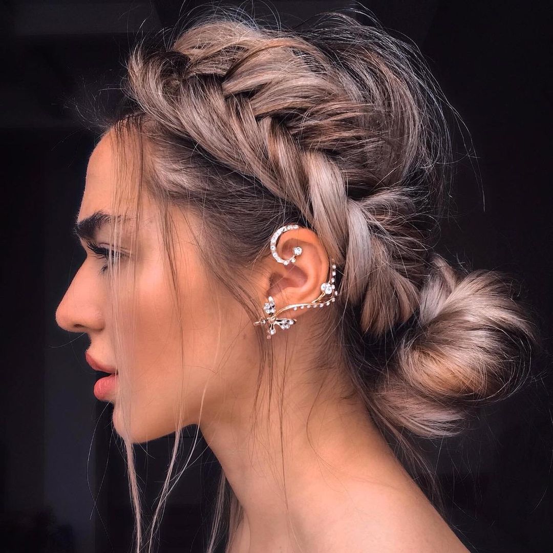 HAIRSTYLIST