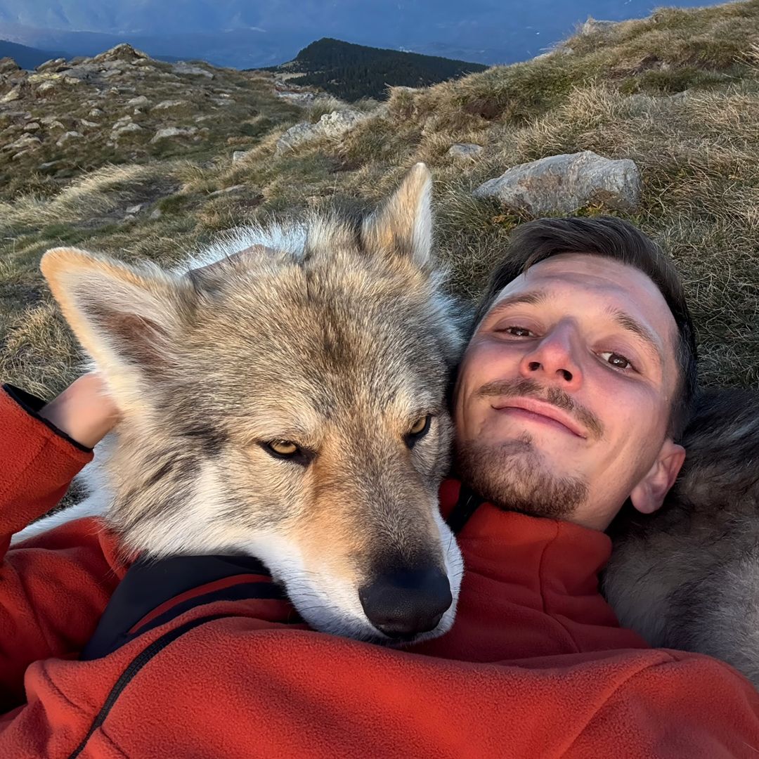 FLO EXPLORER 🐺🏔️