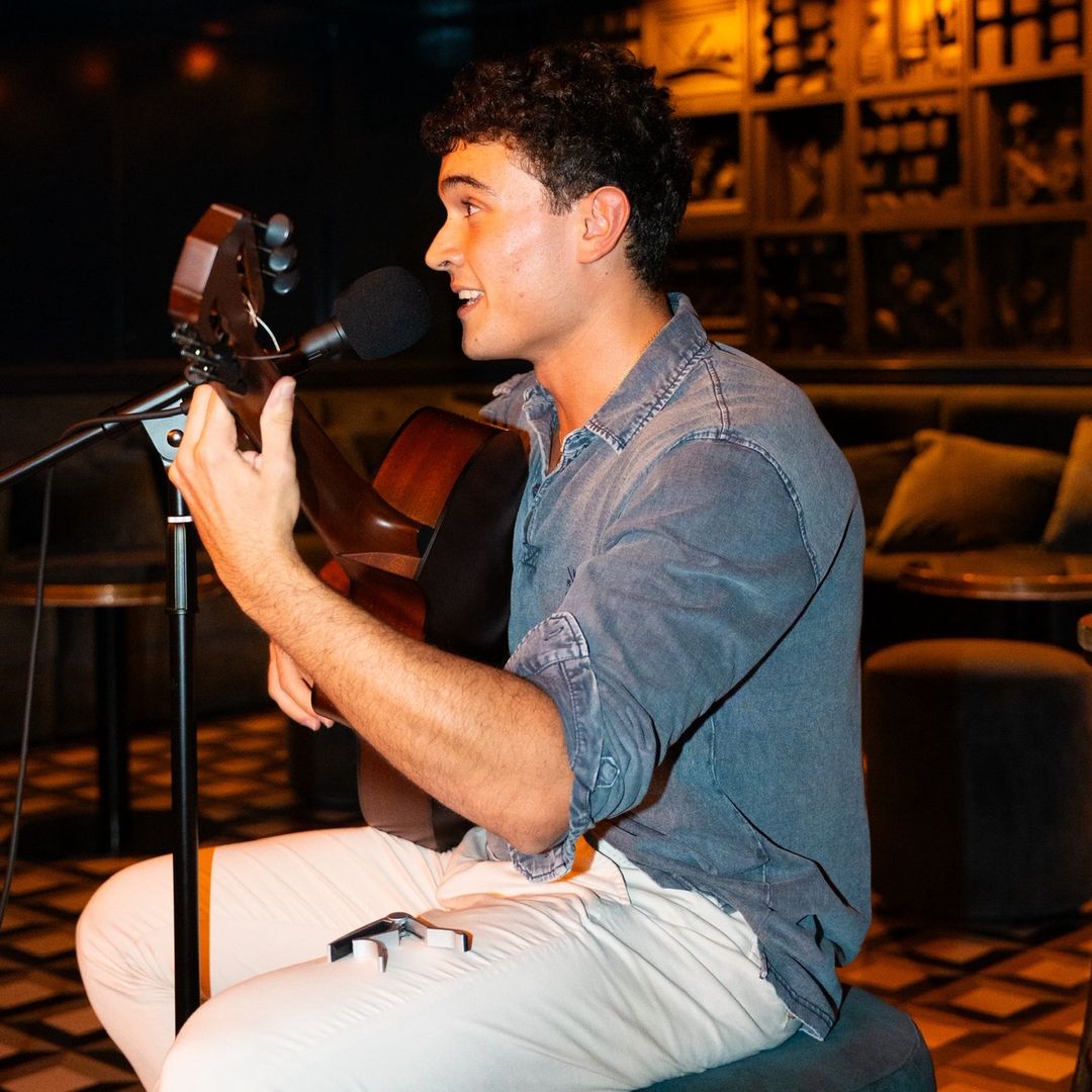 JUAN GUAL