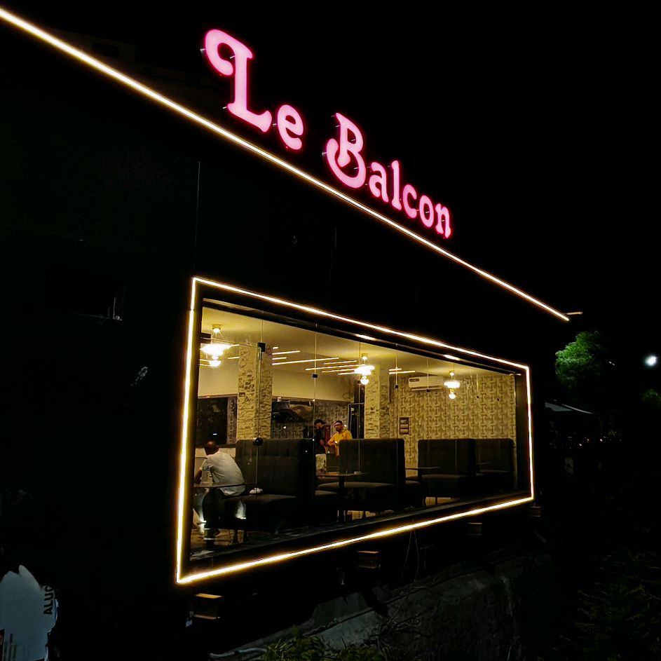 Le Balcon